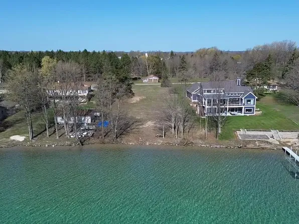 119 Jackson Rd, Elk Rapids, MI 49629