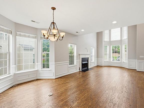 5th image of 32 Tanner Woods Ln