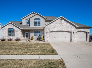 3912 Baywood Rd, Bloomington, IL 61705