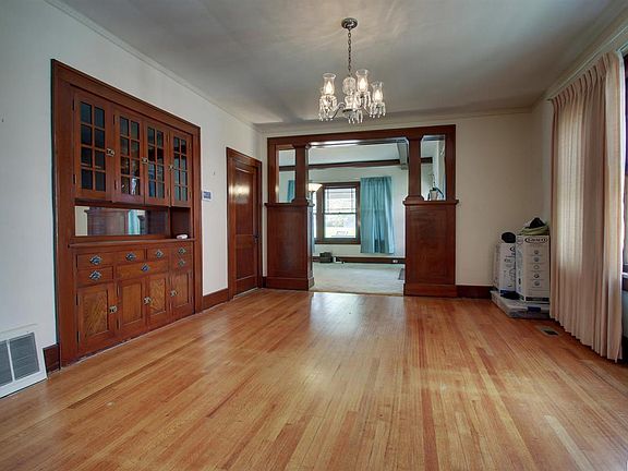 5th image of 2207 Hampshire St