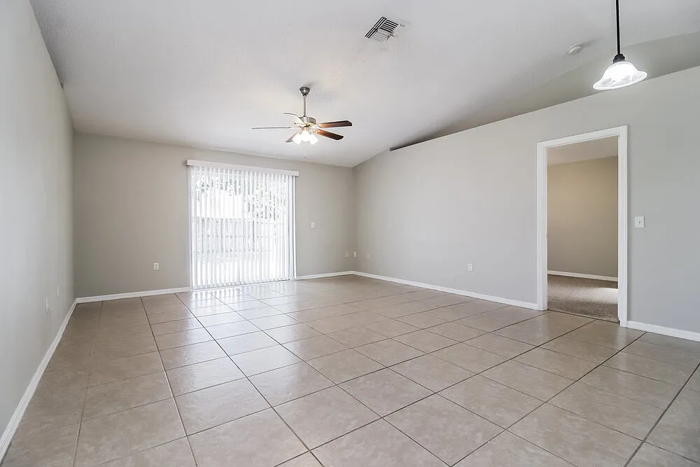 3 bed, 2.0 bath, 1268 sqft, $2,170 — Photo 3