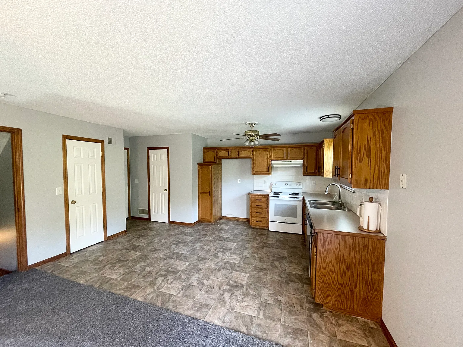 4 bed, 2.5 bath, 2000 sqft, $1,765 — Photo 4