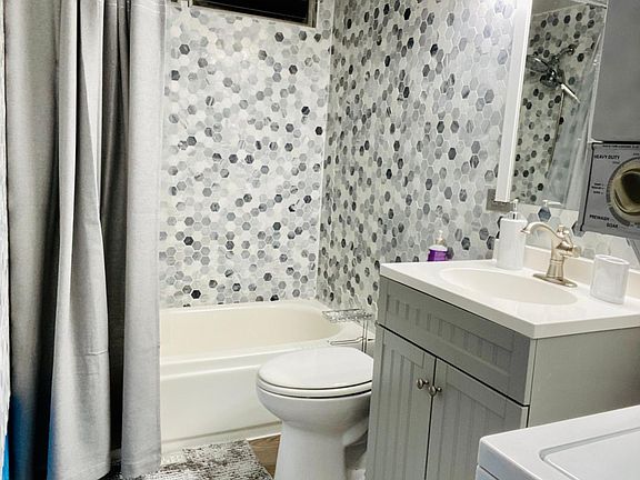 3rd image of 350 Aoloa St APT A117