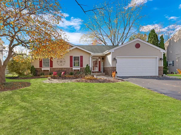 1019 Wembley Dr, Island Lake, IL 60042