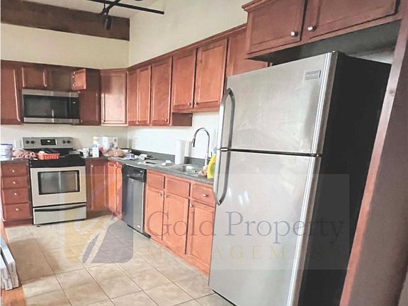 2nd image of 11 Vila St #305