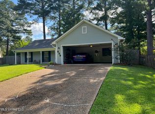690 Greenfield Dr, Ridgeland, MS 39157
