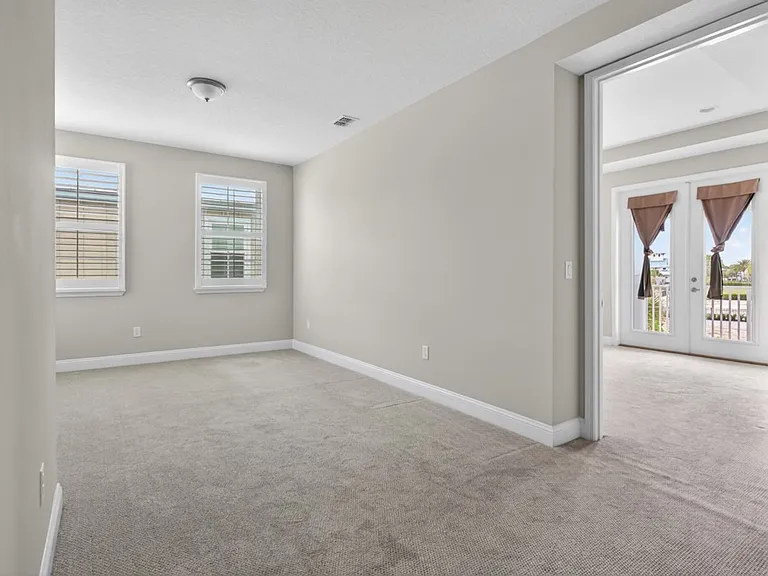 527 Marquesa Cir — Photo 17