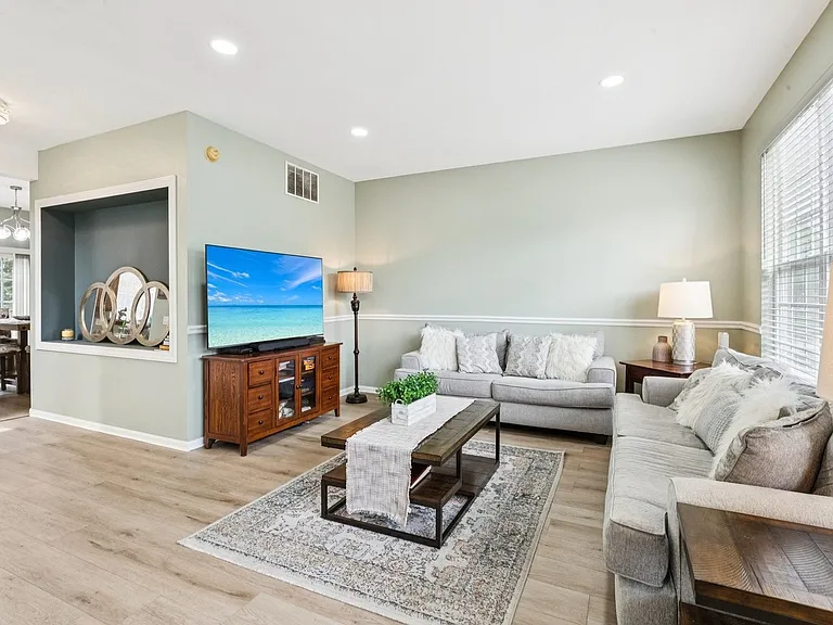 515 Declaration Ln — Photo 4
