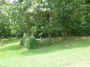 220 Greenbrier Dr, Denton, NC 27239