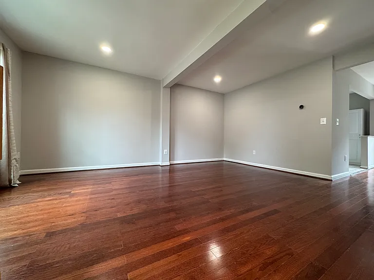 6203 Bella Dr — Photo 2