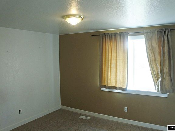 4th image of 102 College Ct APT D