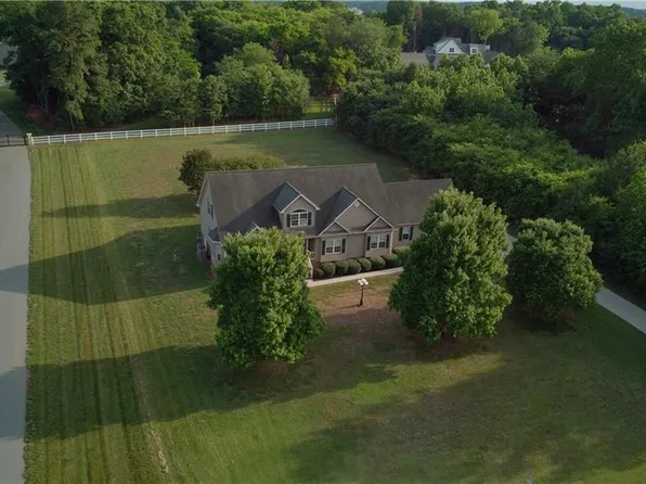 2034 Waterford Pointe Rd, Lexington, NC 27292