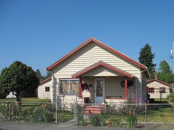 House with two garages in large yard