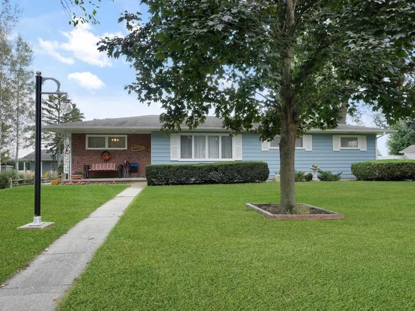 4214 Newland Dr, Cedar Falls, IA 50613