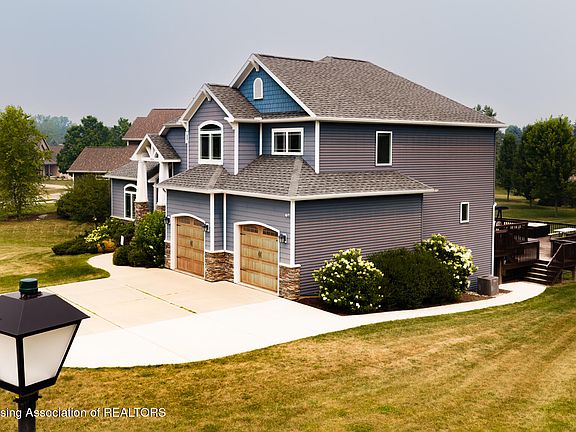 3rd image of 504 Riverwalk Dr