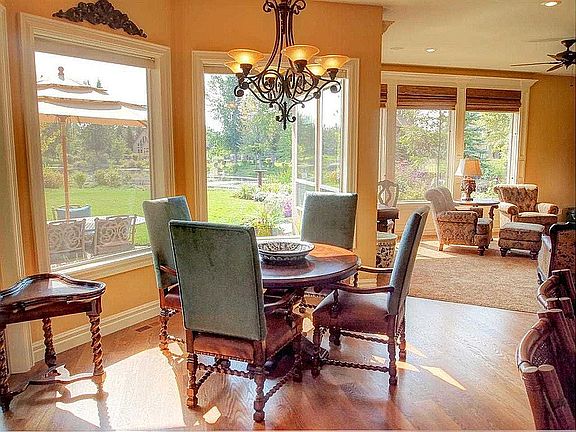 Dining nook