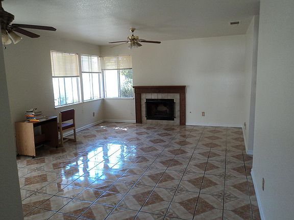 5th image of 948 Sun Valley Dr