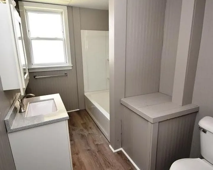 1355 E Walnut St — Photo 14