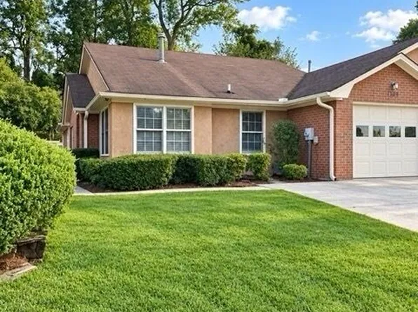 7109 Woodridge Ln, Union City, GA 30291