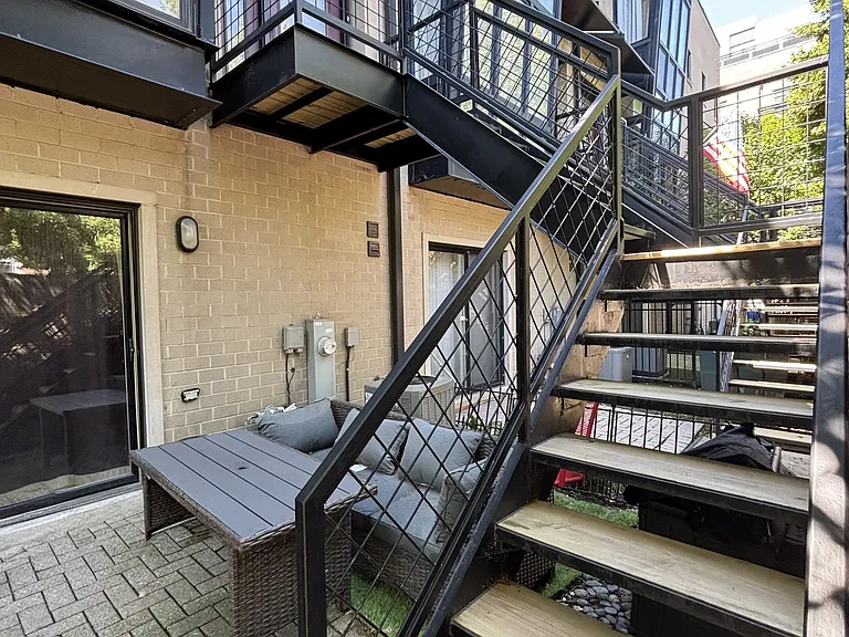 1719 W Diversey Pkwy — Photo 2
