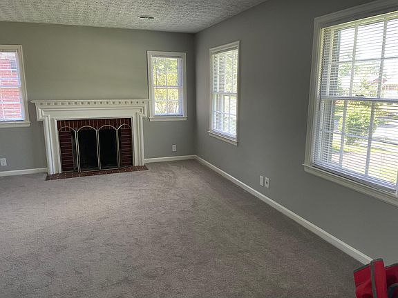 3rd image of 394 Stratford Dr