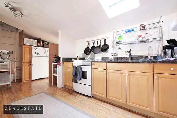 Rented by ZealEstate Group Inc | media 27