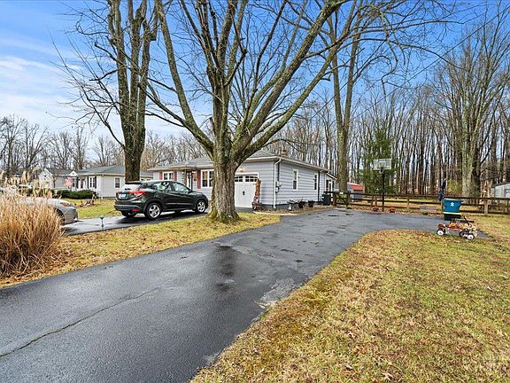 5th image of 42 Sperling Dr