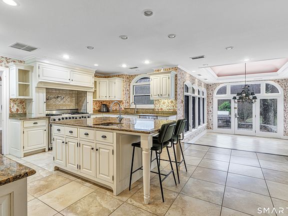 4th image of 10 White Oak Farm Road