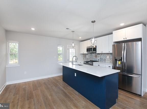 4th image of 266 E Meehan Ave