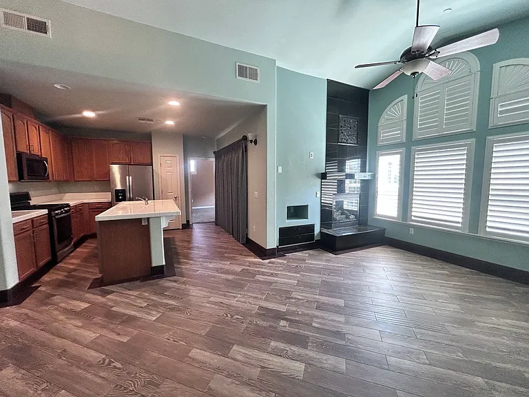 201 Ferry Cir — Photo 5