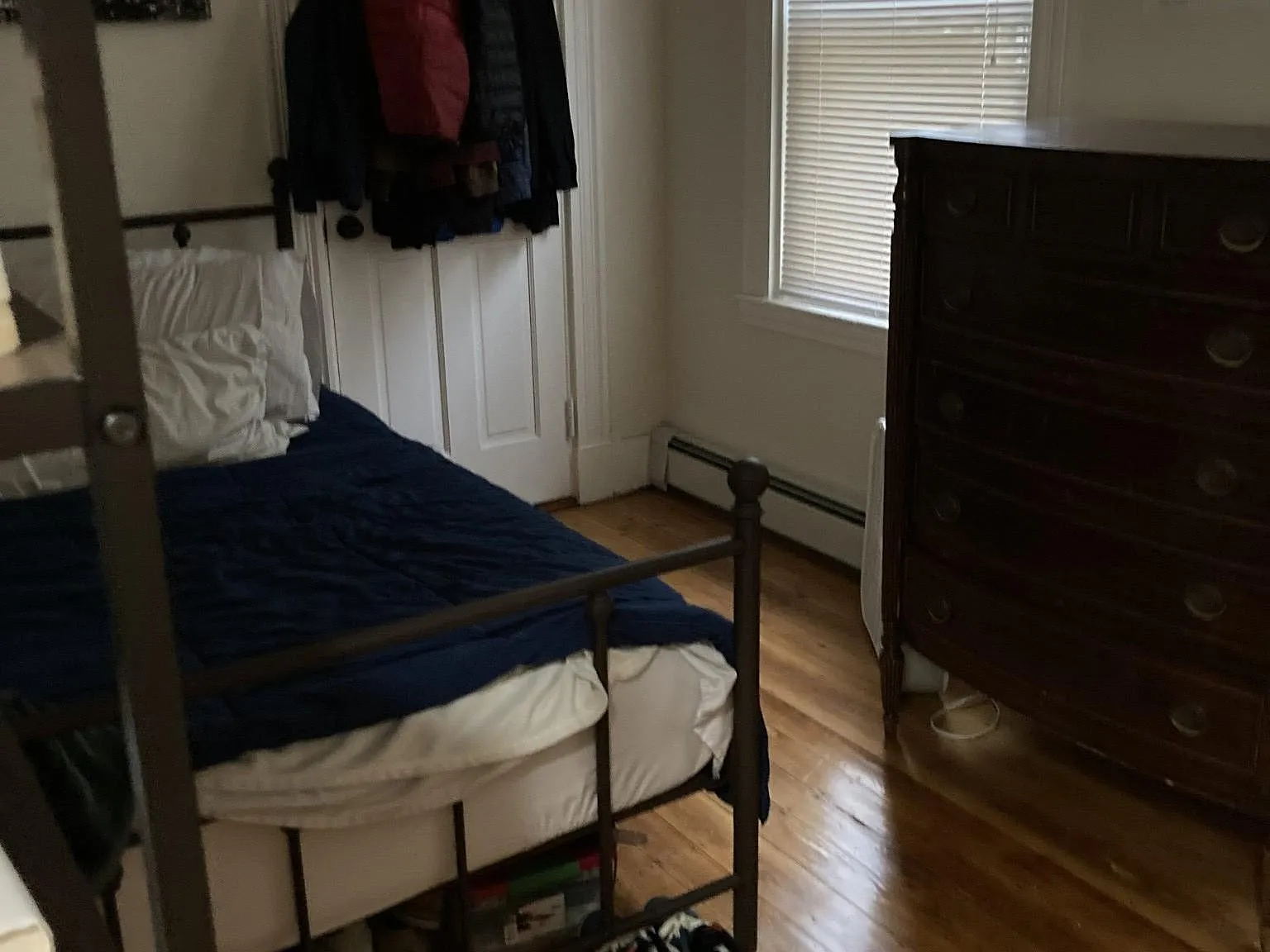 4 bed, 1.0 bath, 1200 sqft, $4,400 — Photo 4