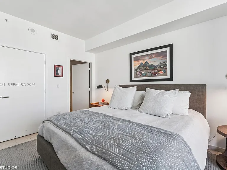 88 SW 7th St #1804 — Photo 35