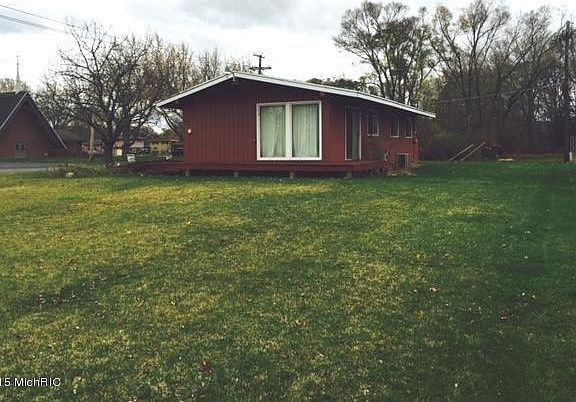 3rd image of 296 Eloise Dr