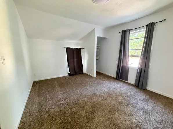 1304 Pearl St, Lake Odessa, MI 48849