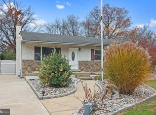 25 Saint Dunstans Rd, Hatboro, PA 19040