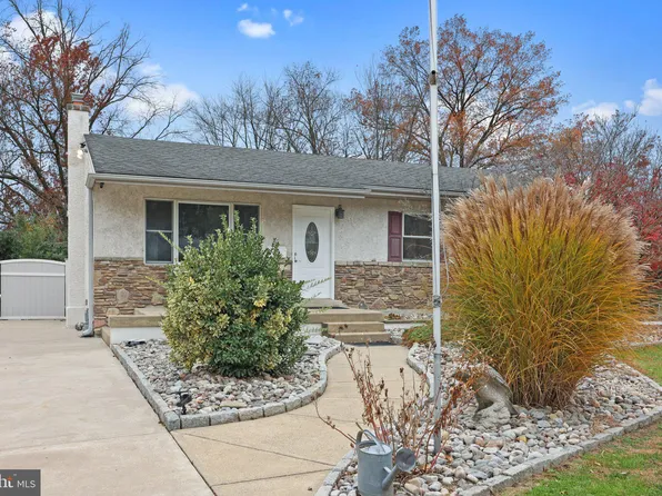 25 Saint Dunstans Rd, Hatboro, PA 19040