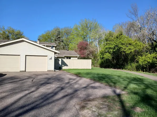 1074 Carmel Ct, Shoreview, MN 55126