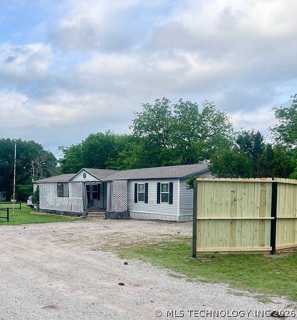 1st image of 46 Garden Ln