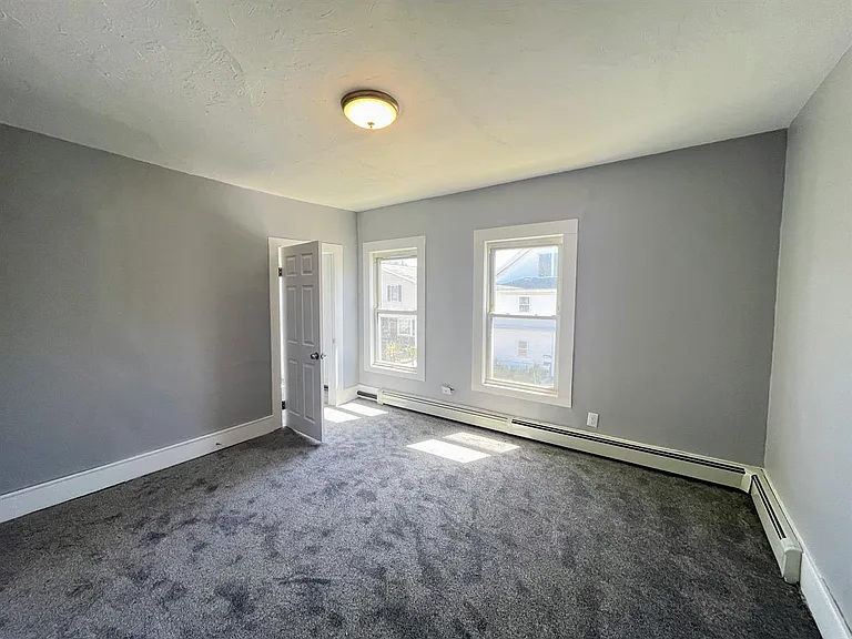 30 Loring St — Photo 5