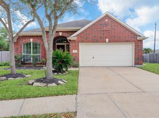 433 Holly Branch Ln, Kemah, TX 77565