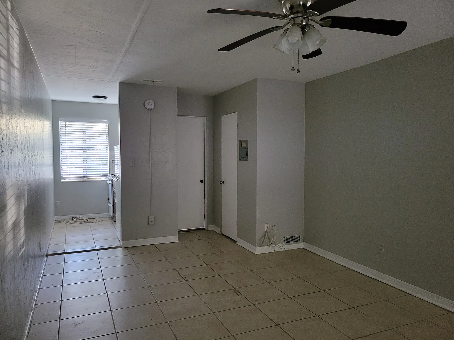 Studio, 325 sqft, $1,095 — Photo 3