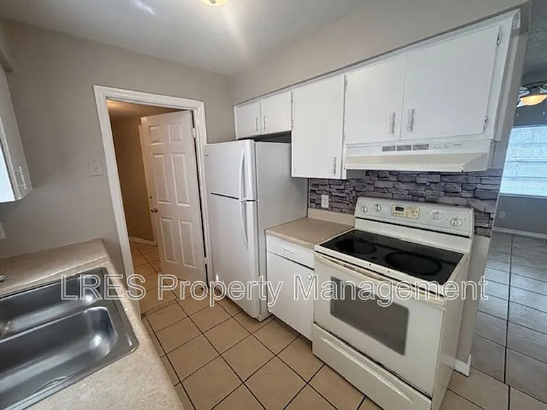 2437 Chase Ave #A — Photo 10
