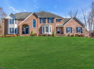 27 Shy Creek Rd, Pittstown, NJ 08867