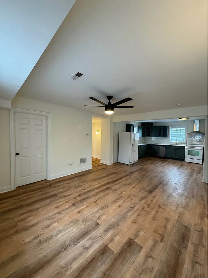 4 bed, 1600 sqft, $2,800 — Photo 4