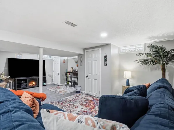 5800 W Vienna AVENUE, Milwaukee, WI 53216