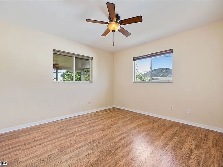 1132 SE 32nd Ter — Photo 32