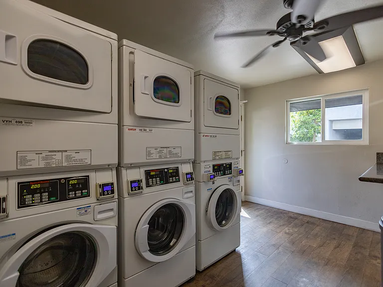 Huntington Knolls Apartment Home — Photo 9