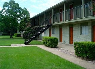 1st image of 806 E 13th St APT 207