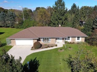 4594 W Donges Ln, Brown Deer, WI 53223