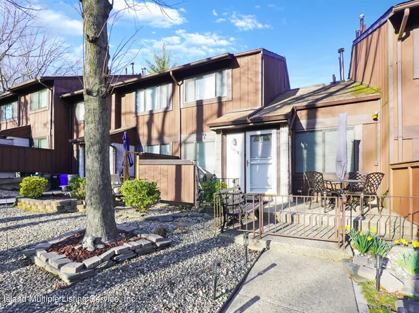 1810 Forest Hill Rd, Staten Island, NY 10314